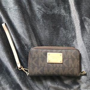 Michael Kors MK Wristlet